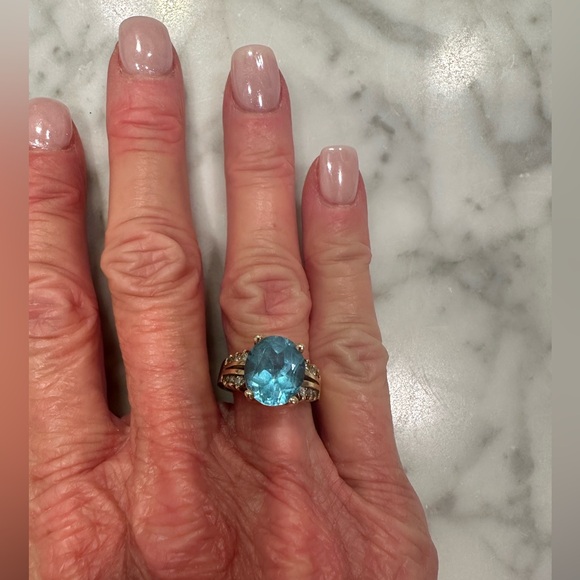 10K Blue Topaz and diamond cocktail ring - Picture 6 of 6